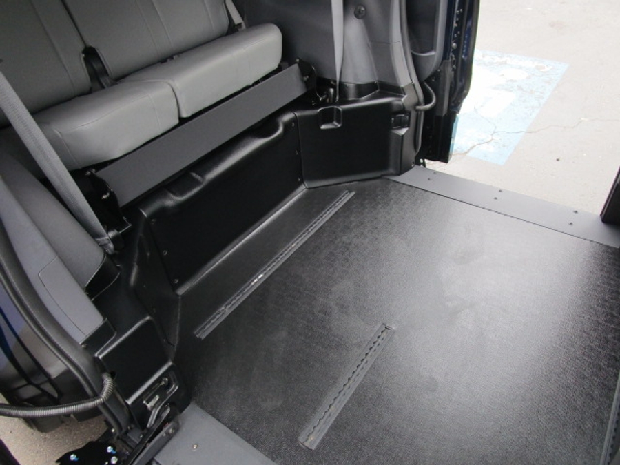 Used 2023 Toyota Sienna Hybrid XLE - BraunAbility Side Entry Entry Fold Out Automatic Ramp