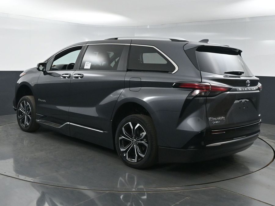 New 2025 Toyota Sienna Hybrid Platinum - BraunAbility Side Entry Entry In Floor Automatic Ramp