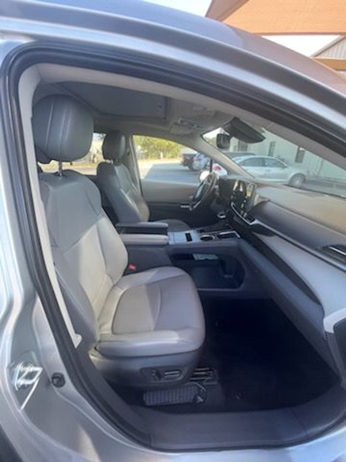 2024 TOYOTA SIENNA - Image 2