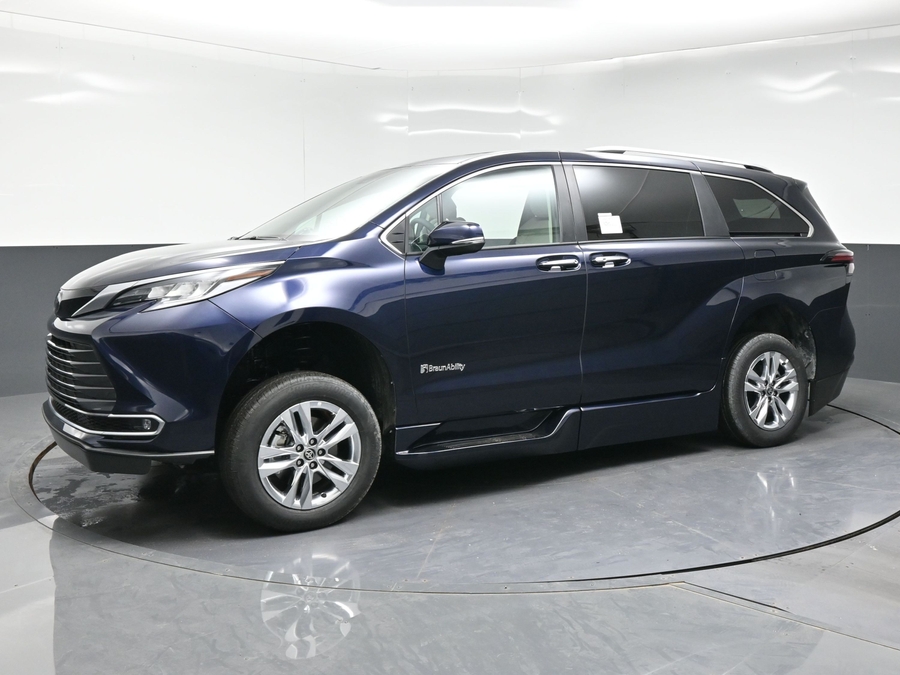 New 2026 Toyota Sienna Hybrid Limited - BraunAbility Side Entry In Floor Automatic Ramp