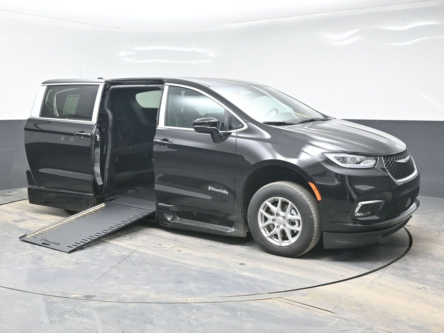 Black Chrysler Pacifica with Side Entry Automatic In Floor ramp
