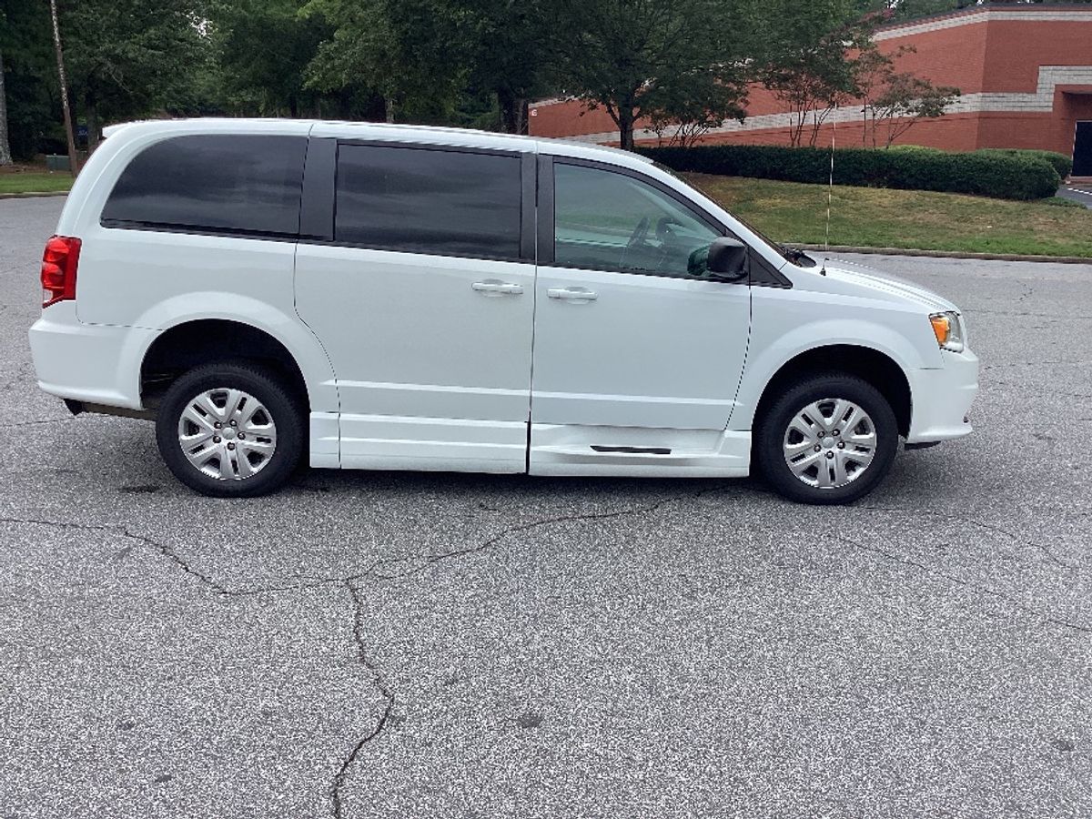 White Dodge Grand Caravan image number 4