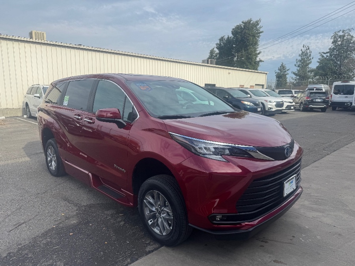 2025 TOYOTA SIENNA - Image 10