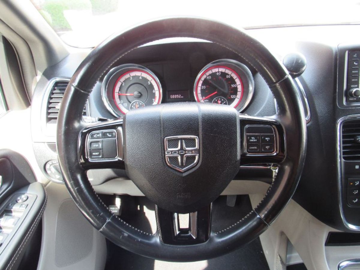 Grey Dodge Grand Caravan image number 14