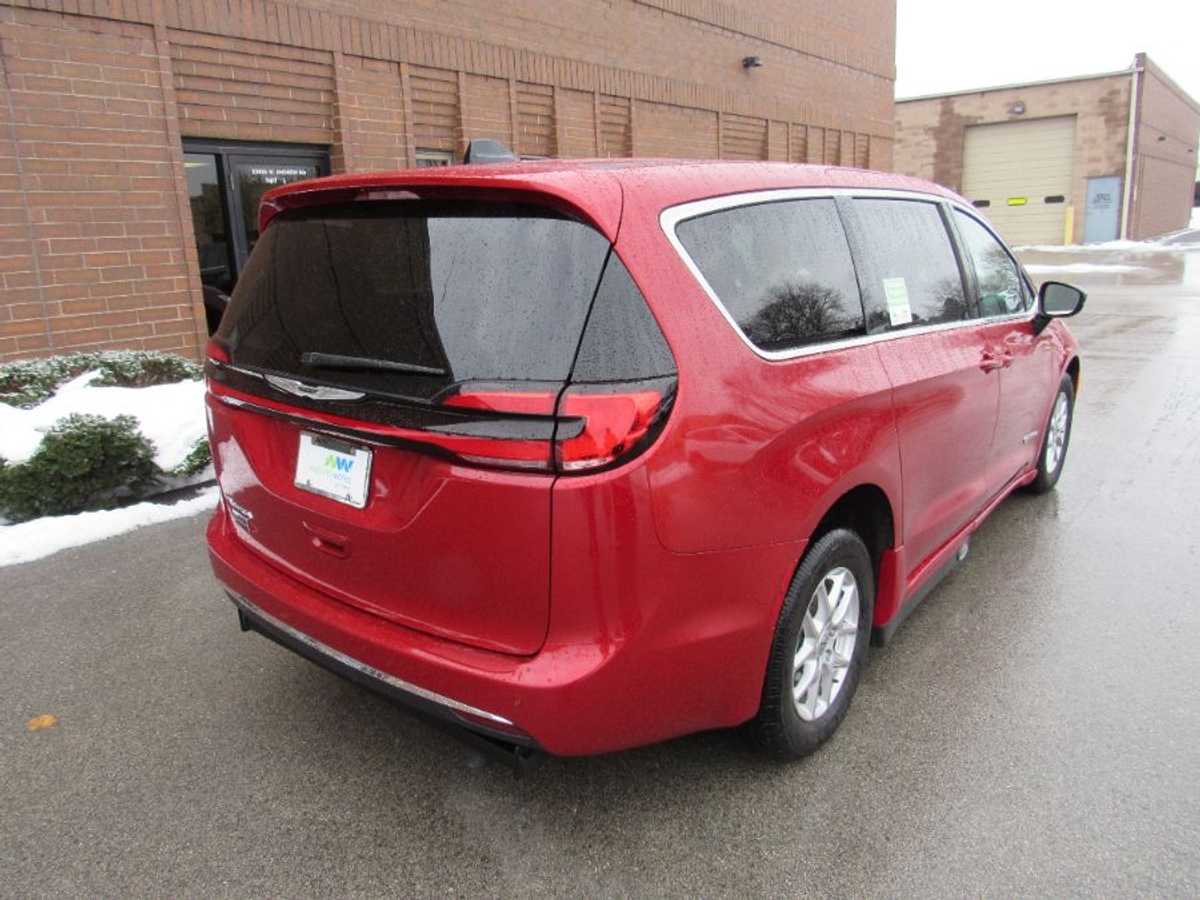 2024 CHRYSLER PACIFICA - Image 10