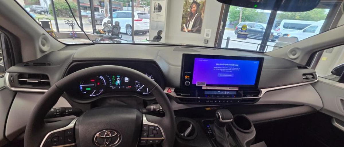 2025 TOYOTA SIENNA - Image 11