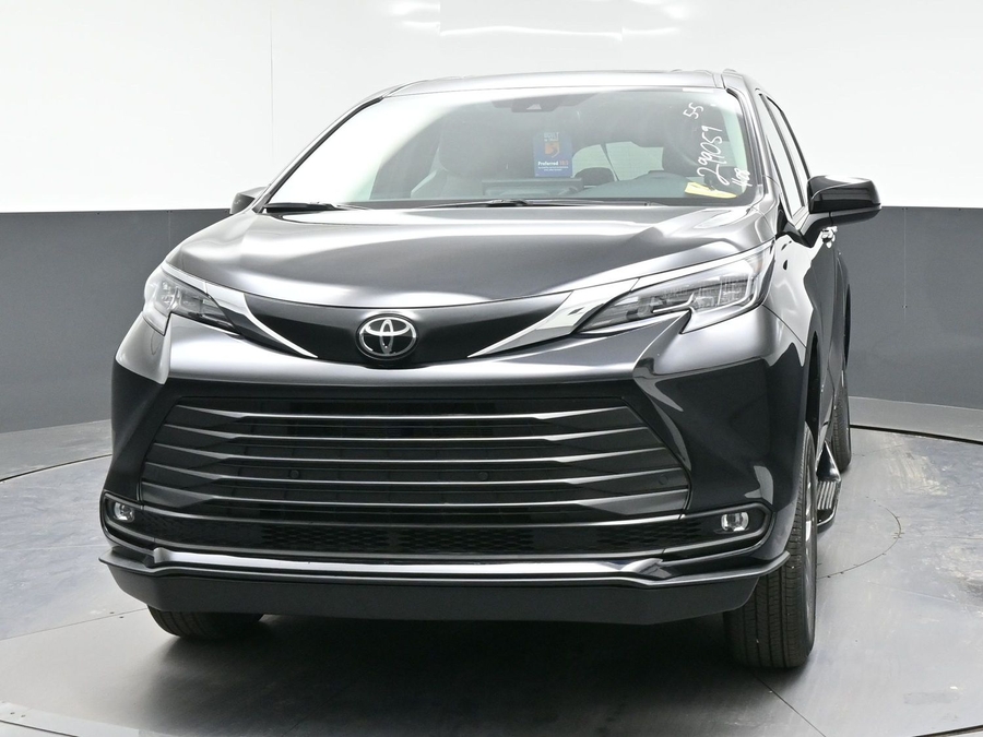 Black Toyota Sienna image number 1