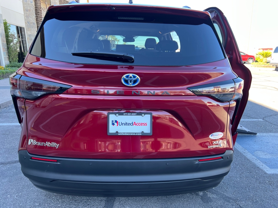 Used 2024 Toyota Sienna Hybrid XLE - BraunAbility Side Entry Entry Fold Out Automatic Ramp