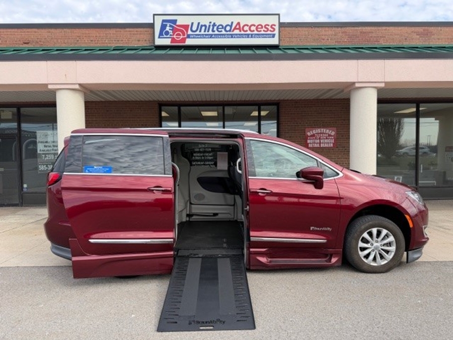 Used 2019 Chrysler Pacifica Touring L - BraunAbility Side Entry Entry In Floor Automatic Ramp