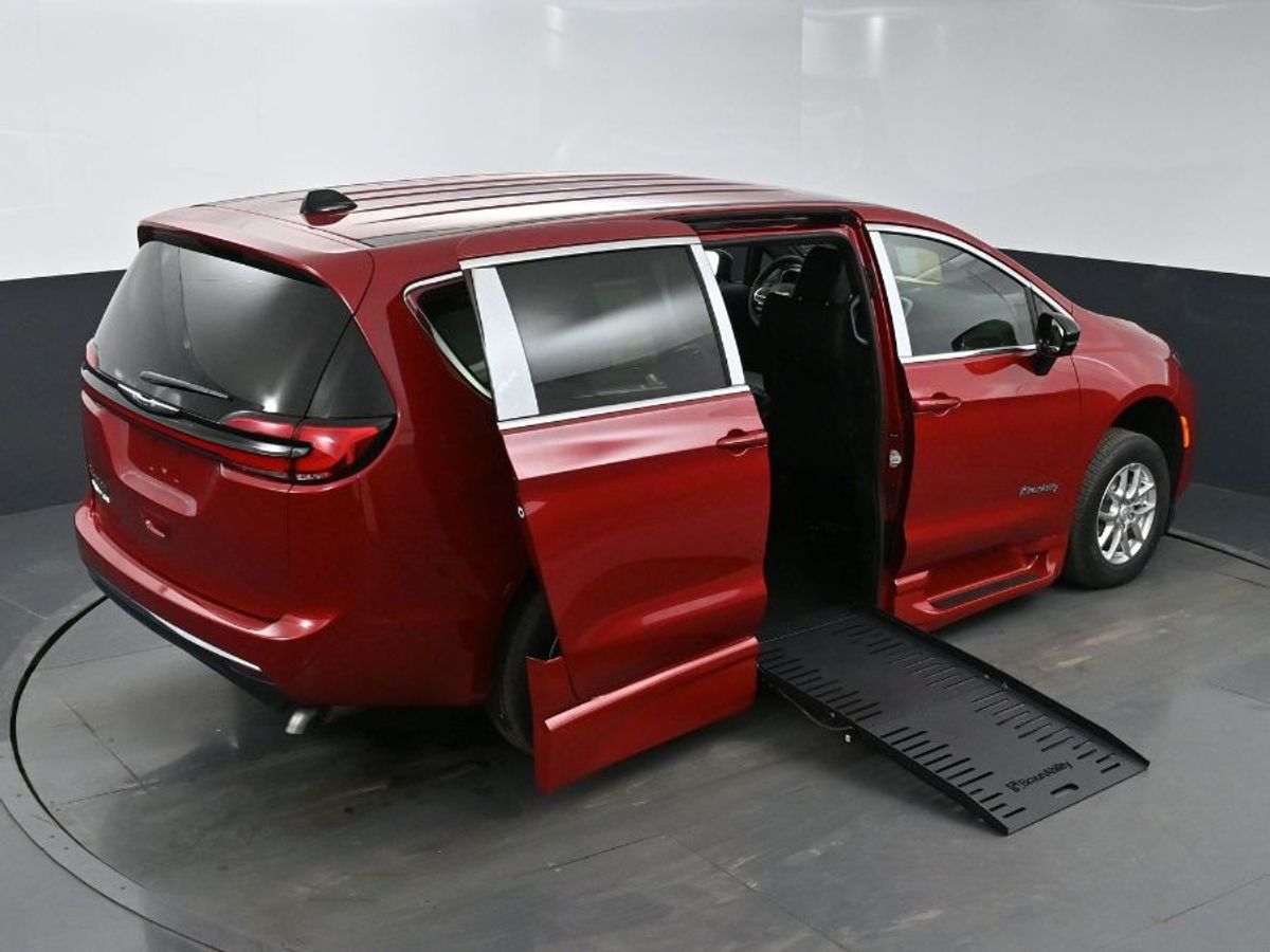 2025 CHRYSLER PACIFICA - Image 25