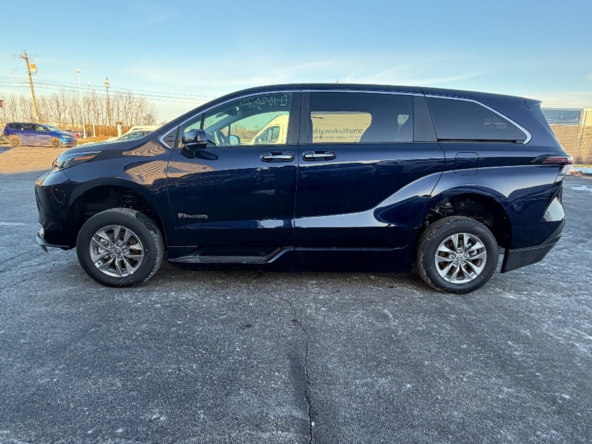 2025 TOYOTA SIENNA - Image 3