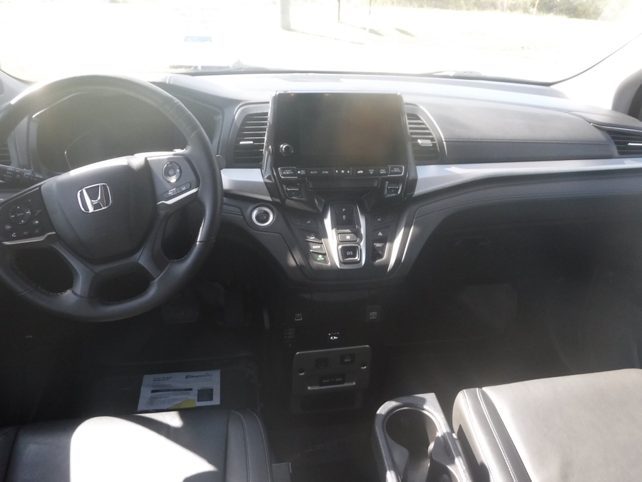 Grey Honda Odyssey image number 9