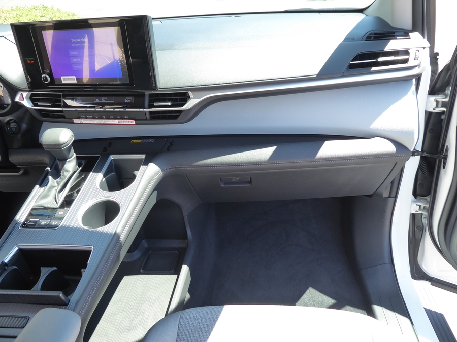 New 2026 Toyota Sienna Hybrid LE - Vantage Mobility Rear Entry Fold Out Manual Ramp