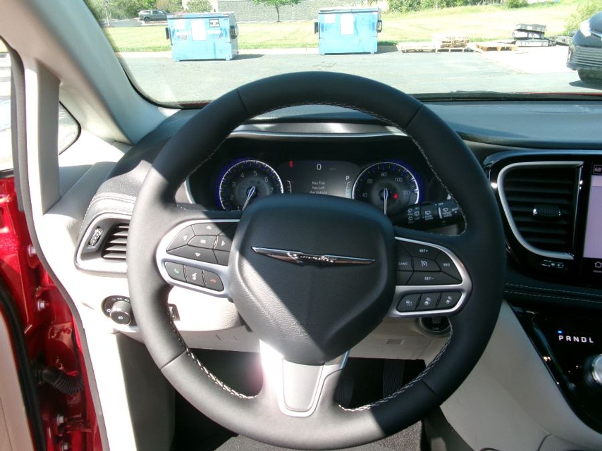 2024 CHRYSLER PACIFICA - Image 13
