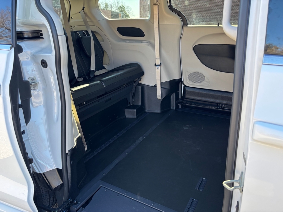 Used 2024 Chrysler Pacifica Touring L - BraunAbility Side Entry Entry In Floor Automatic Ramp