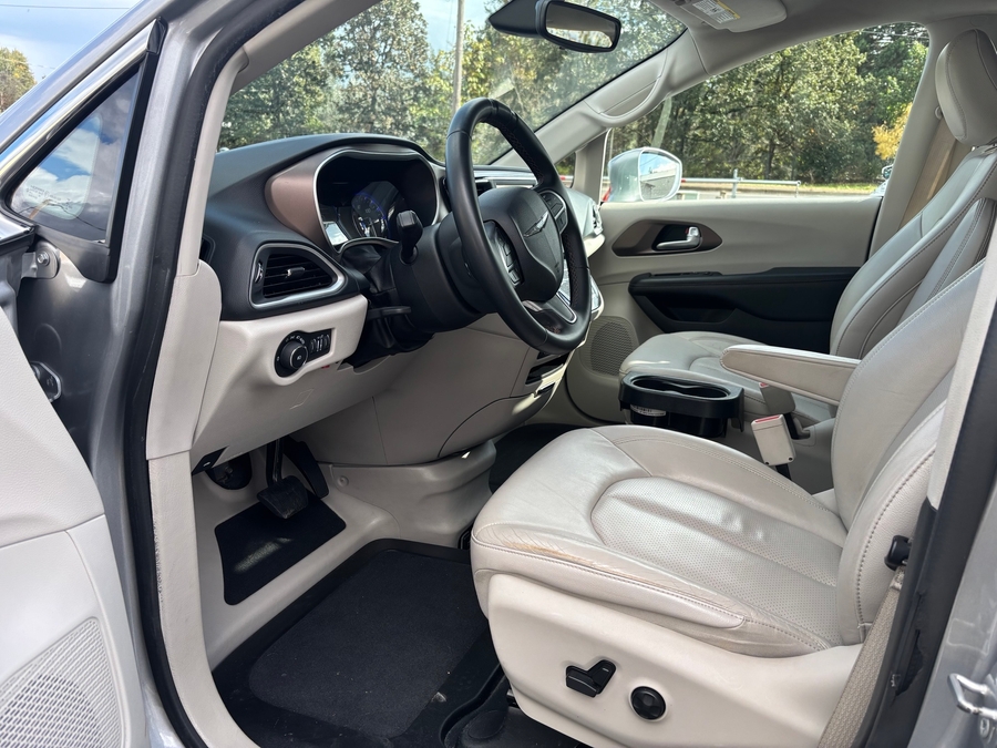 Used 2018 Chrysler Pacifica Touring L - BraunAbility Side Entry Fold Out Automatic Ramp