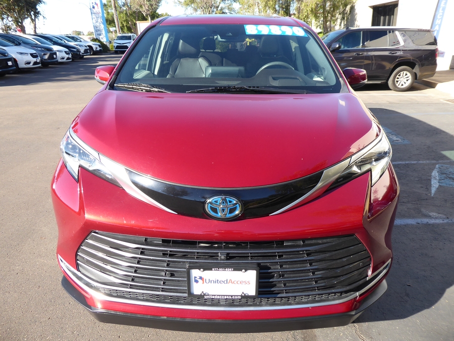 Used 2024 Toyota Sienna Hybrid Platinum - BraunAbility Side Entry In Floor Automatic Ramp