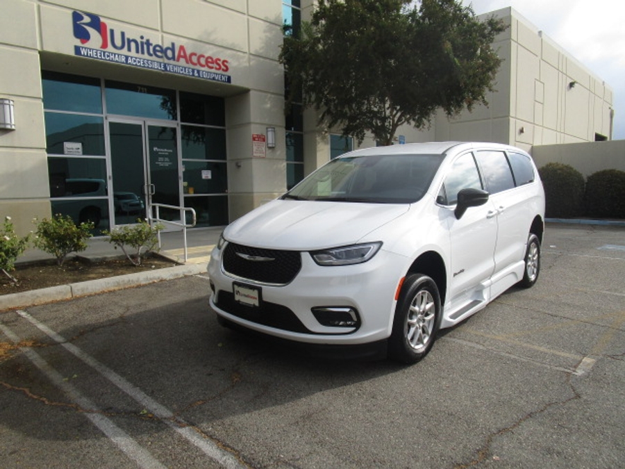 Used 2024 Chrysler Pacifica Touring L - BraunAbility Side Entry Entry Fold Out Automatic Ramp