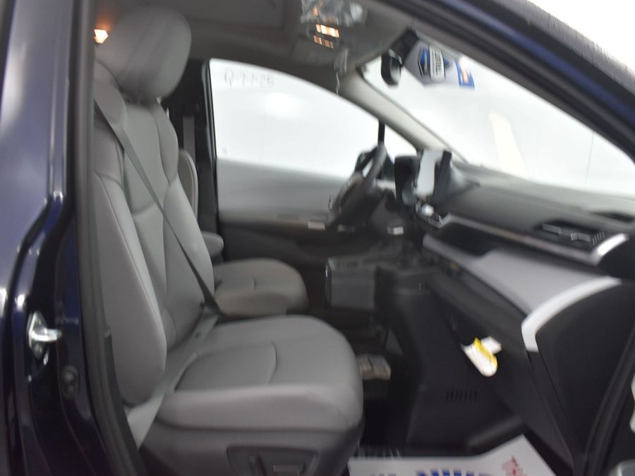 New 2025 Toyota Sienna Hybrid XLE Plus - BraunAbility Side Entry Entry Fold Out Automatic Ramp