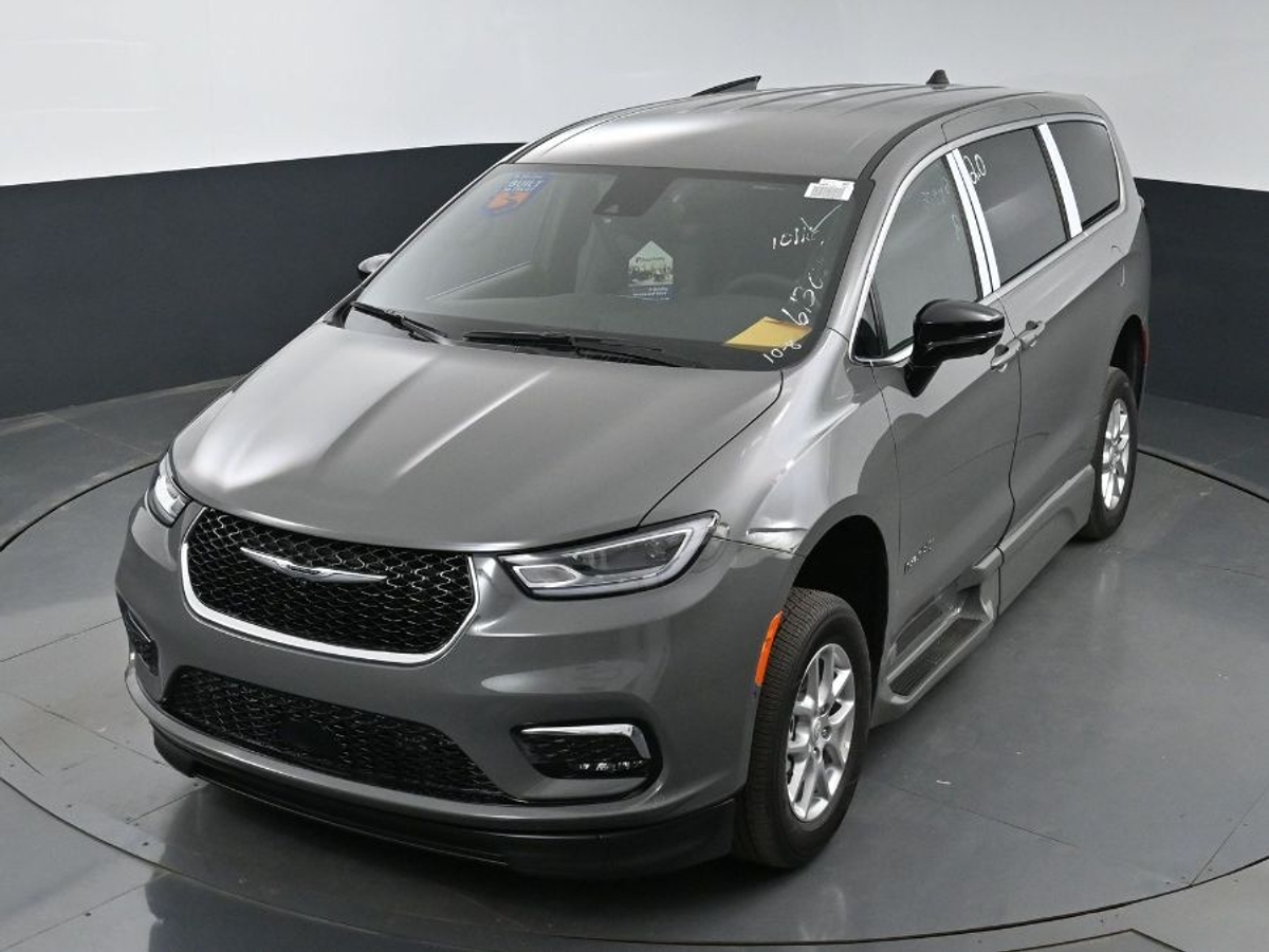 2025 CHRYSLER PACIFICA - Image 17
