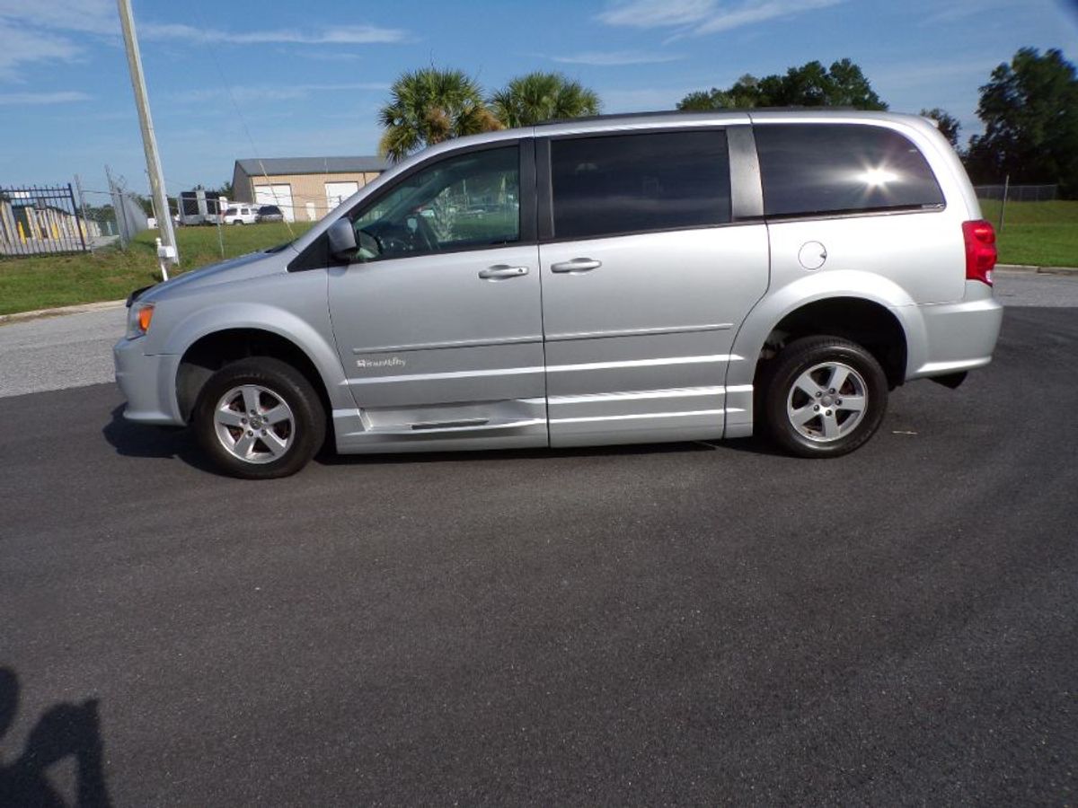 Silver Dodge Grand Caravan image number 3