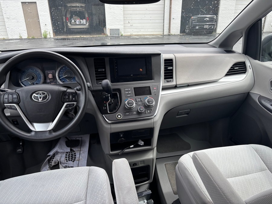 Used 2018 Toyota Sienna LE - BraunAbility Side Entry Entry In Floor Automatic Ramp