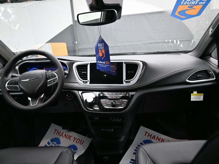 White Chrysler Pacifica image number 12