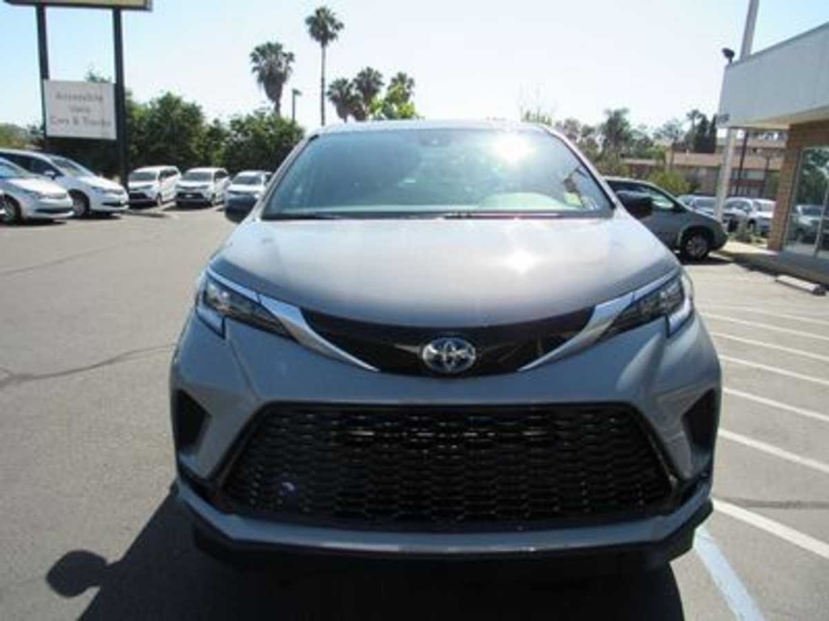 2023 TOYOTA SIENNA - Image 2