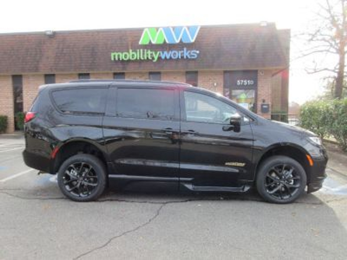 2022 CHRYSLER PACIFICA - Image 2