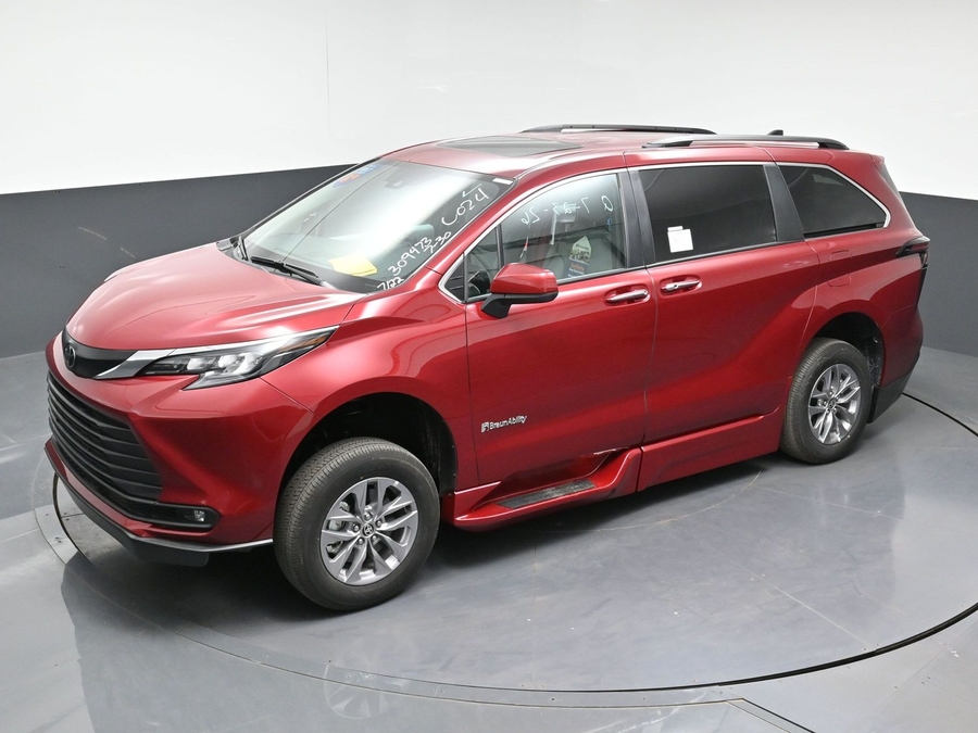 Red Toyota Sienna image number 23