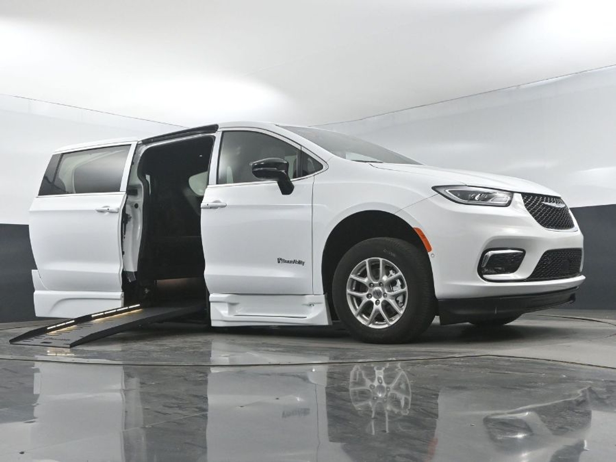 2025 CHRYSLER PACIFICA - Image 18