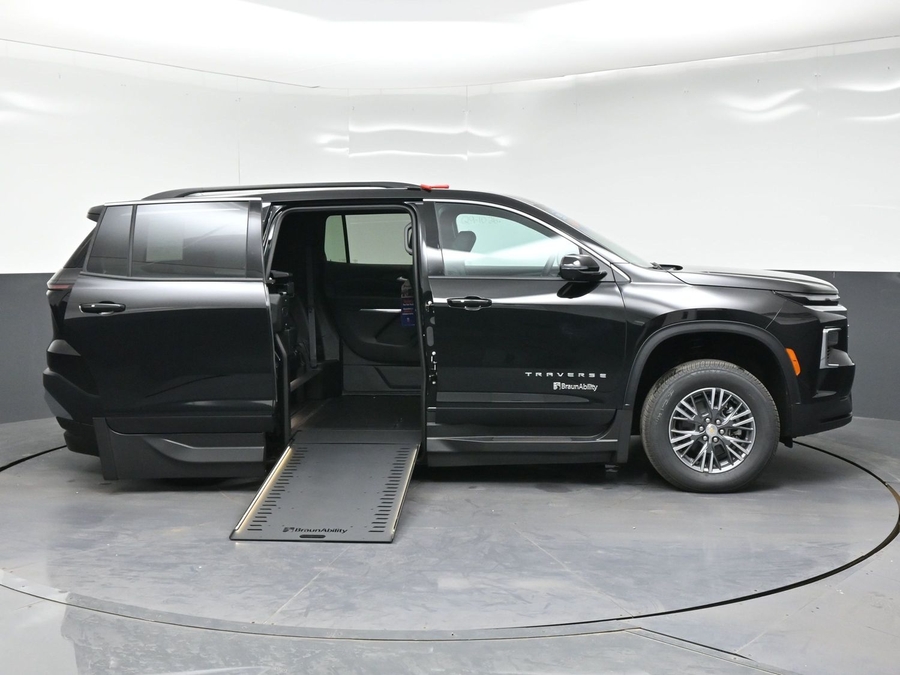 New 2026 Chevrolet Traverse 1LT - BraunAbility Side Entry In Floor Automatic Ramp