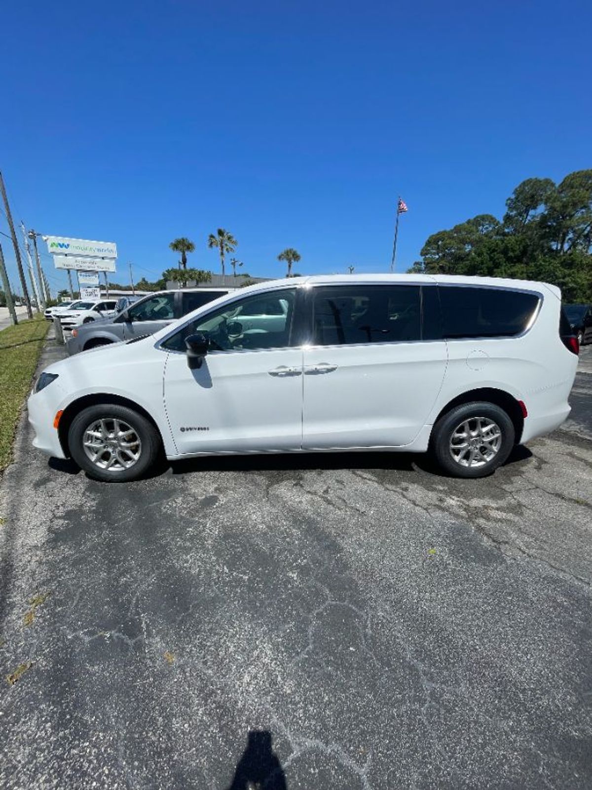 2024 CHRYSLER VOYAGER - Image 5