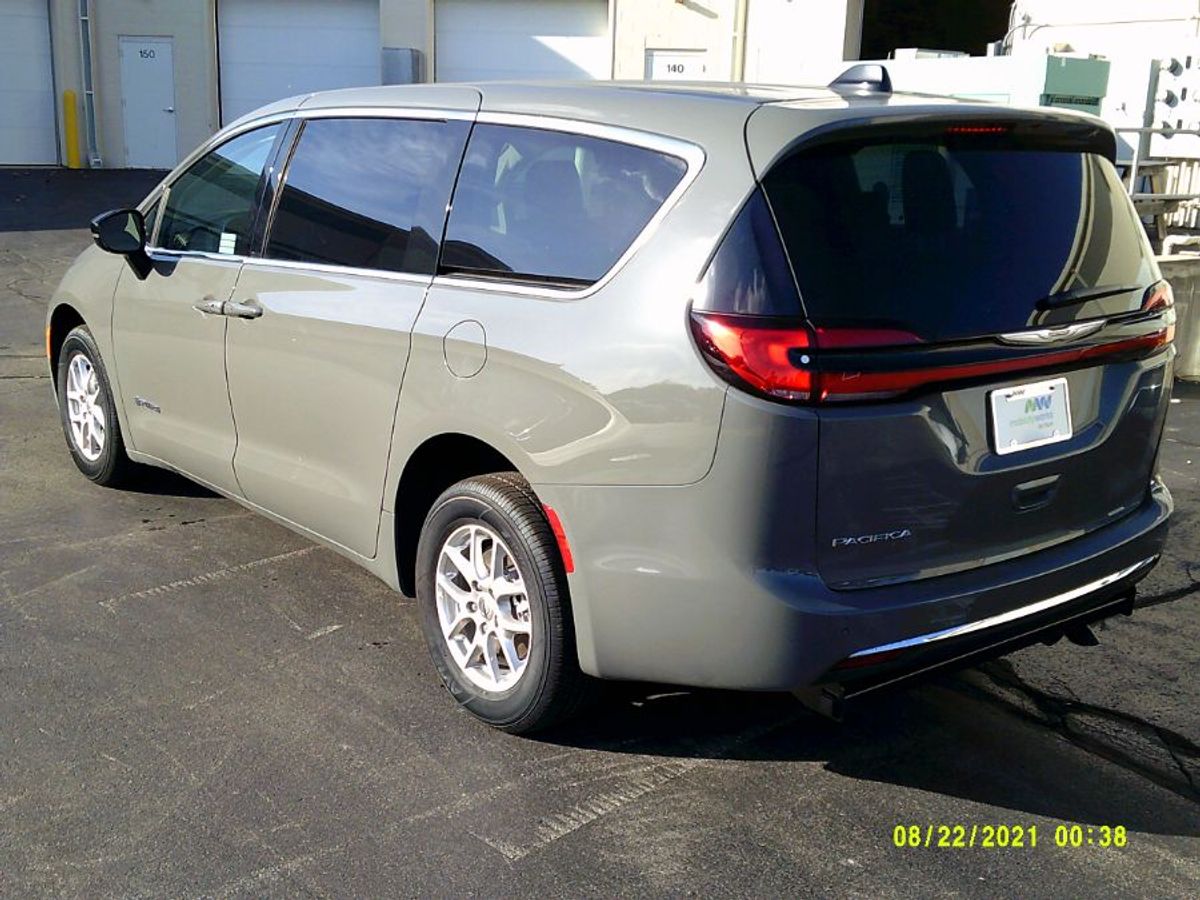 2024 CHRYSLER PACIFICA - Image 6