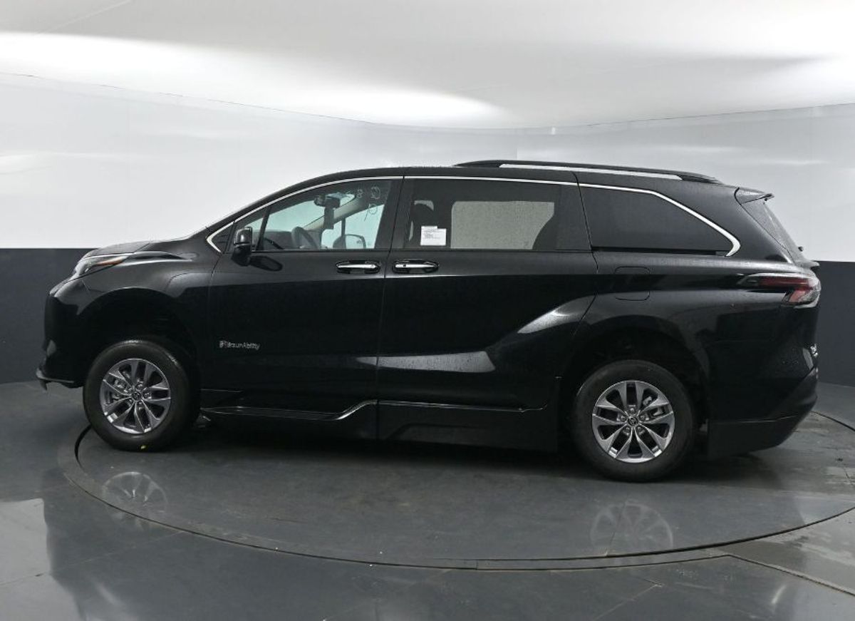 2025 TOYOTA SIENNA - Image 4