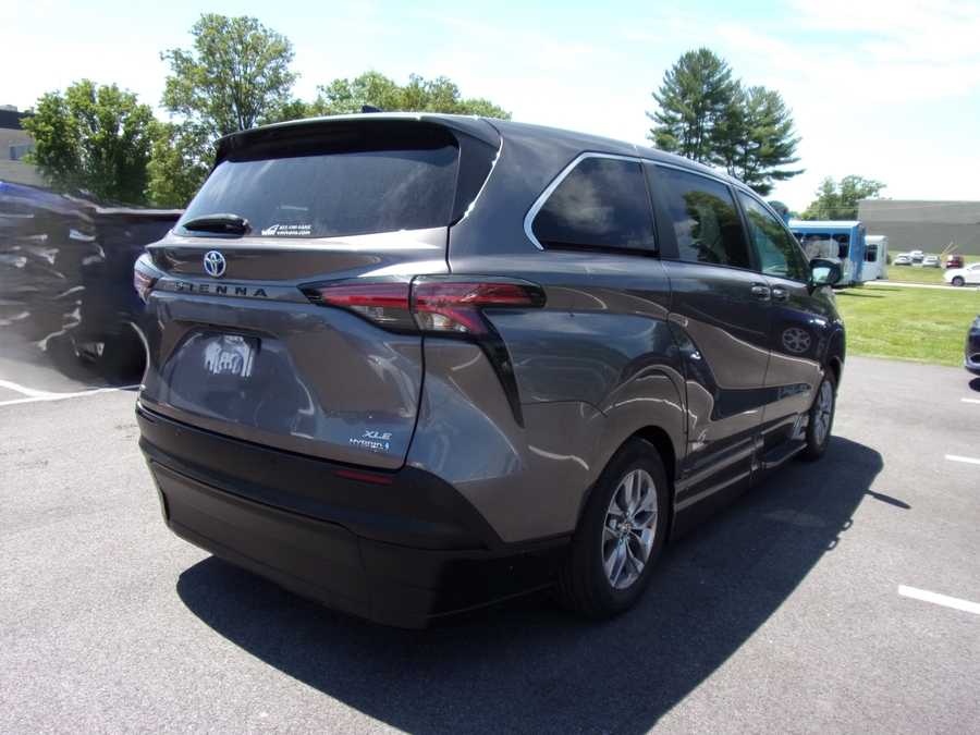 2021 Toyota Sienna XLE - Photo 6