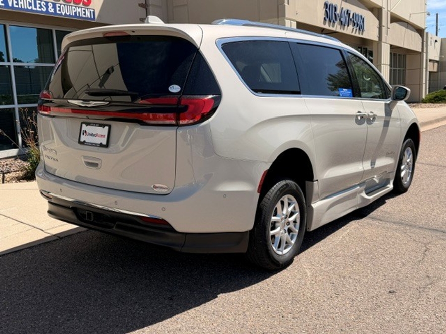 Used 2021 Chrysler Pacifica Touring L - BraunAbility Side Entry Entry In Floor Automatic Ramp
