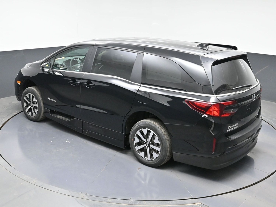 Black Honda Odyssey image number 22