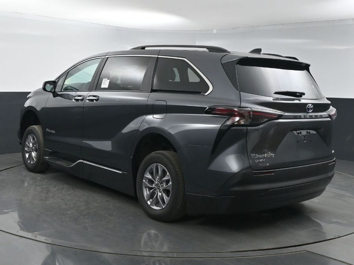 2025 TOYOTA SIENNA - Image 6