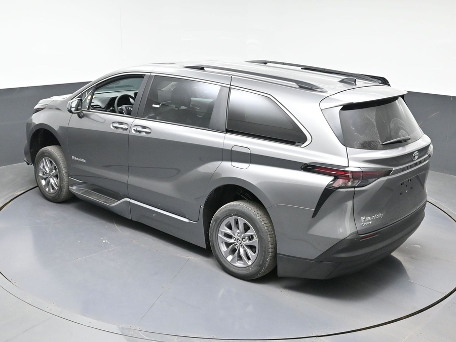 New 2026 Toyota Sienna Hybrid XLE Add - BraunAbility Side Entry Entry Fold Out Automatic Ramp