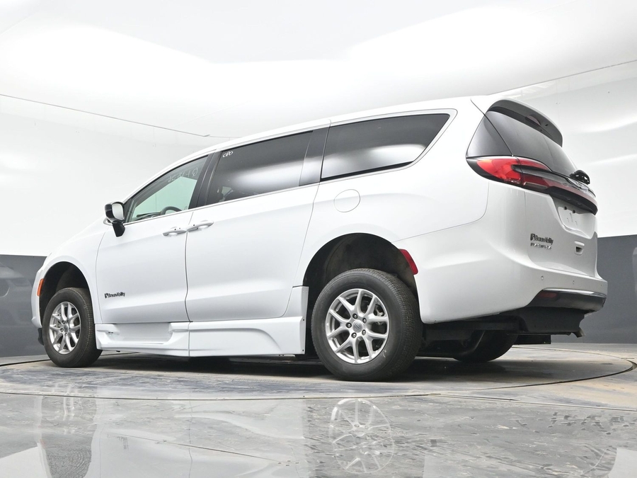 Used 2024 Chrysler Pacifica Touring L - BraunAbility Side Entry Entry Fold Out Automatic Ramp