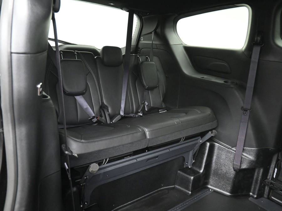 Black Chrysler Pacifica image number 7