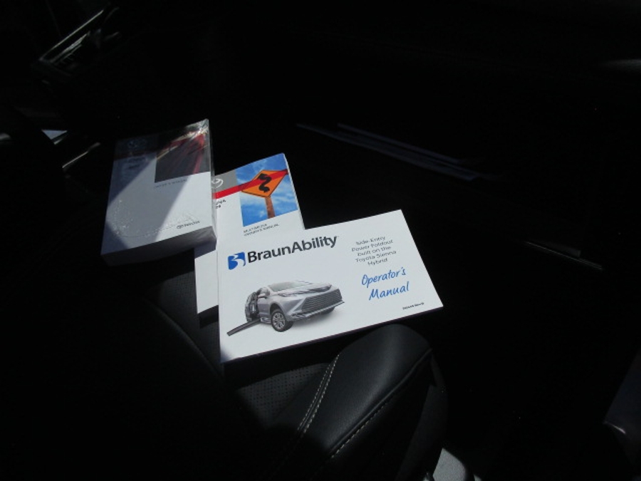 New 2026 Toyota Sienna Hybrid XSE Sport - BraunAbility Side Entry Fold Out Automatic Ramp