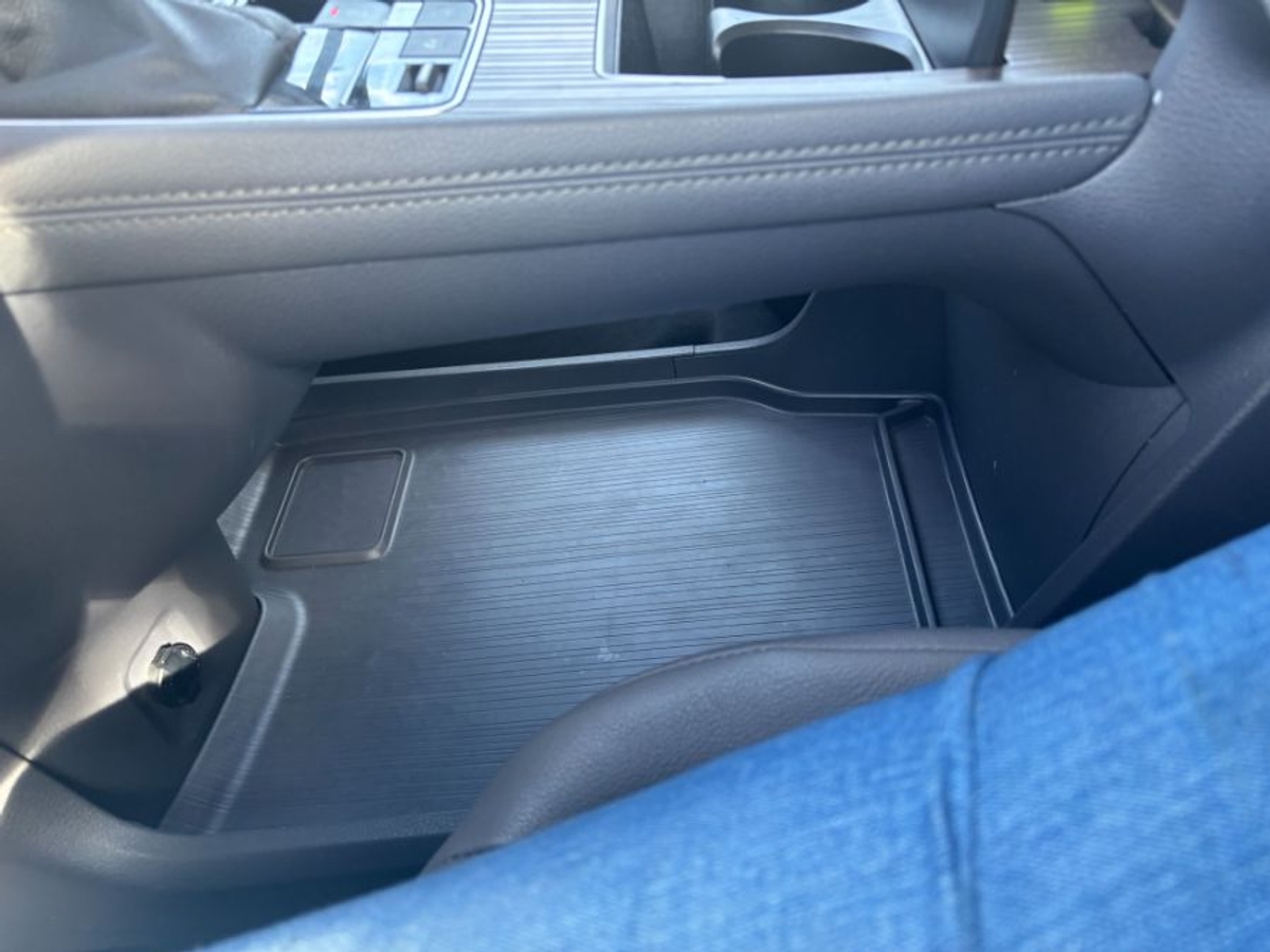 Black Toyota Sienna image number 8