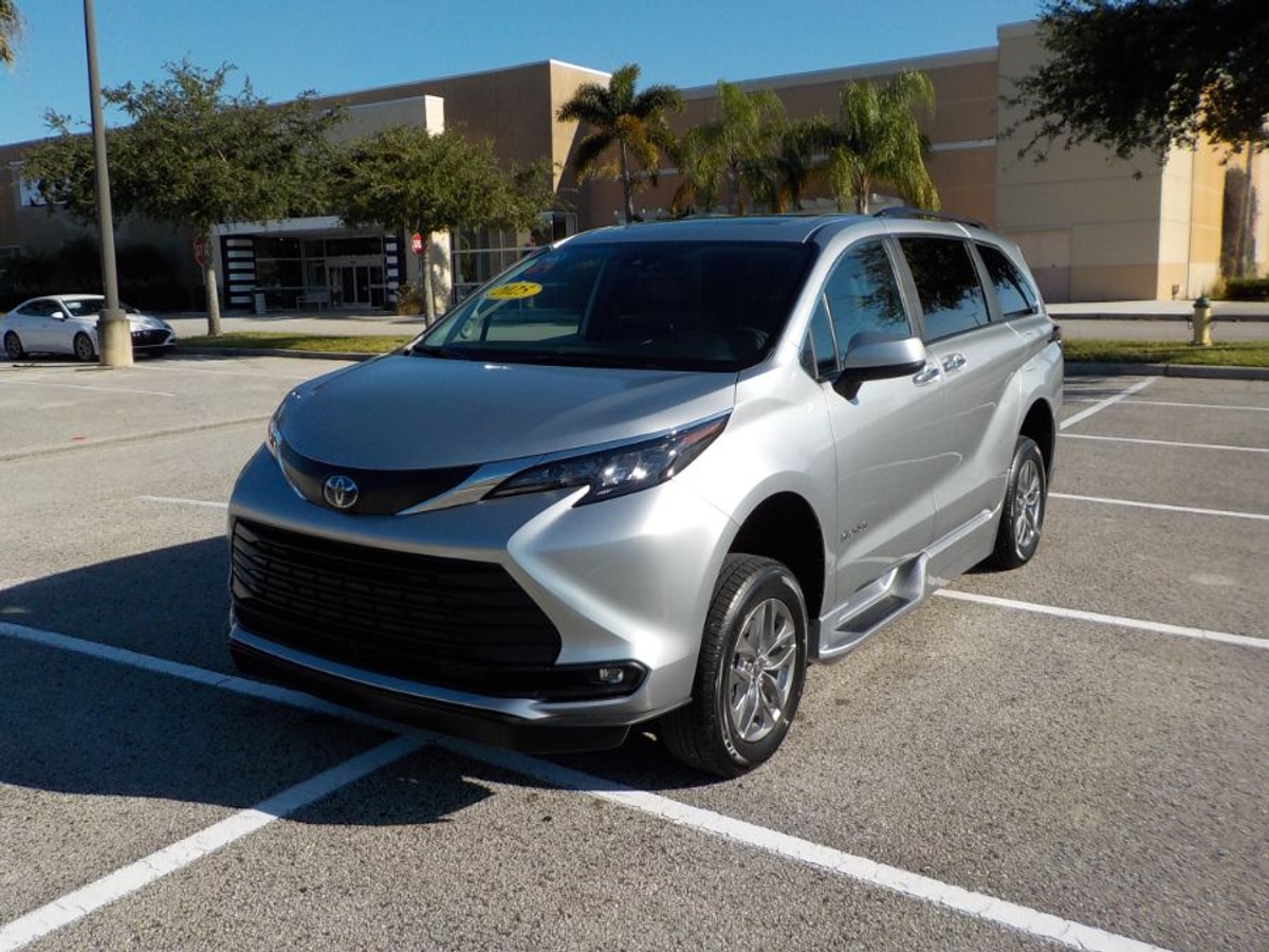 2025 TOYOTA SIENNA - Image 29