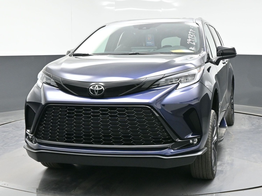 New 2026 Toyota Sienna Hybrid XSE Sport - BraunAbility Side Entry Entry Fold Out Automatic Ramp