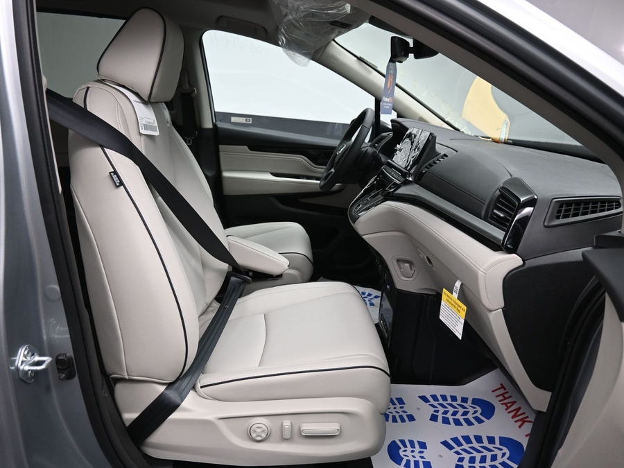 New 2026 Honda Odyssey Touring - BraunAbility Side Entry In Floor Automatic Ramp