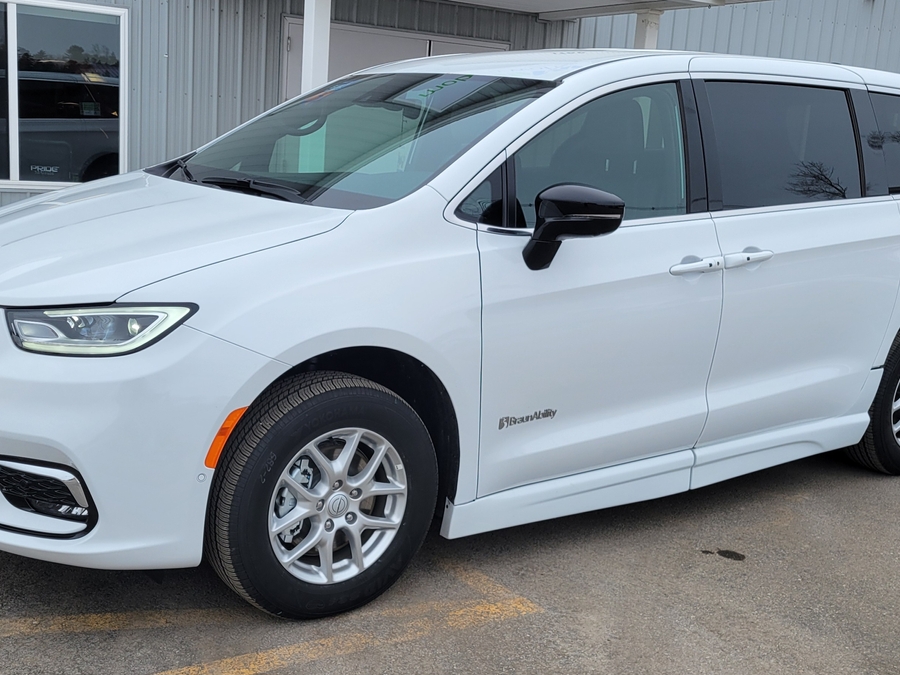 White Chrysler Pacifica image number 2