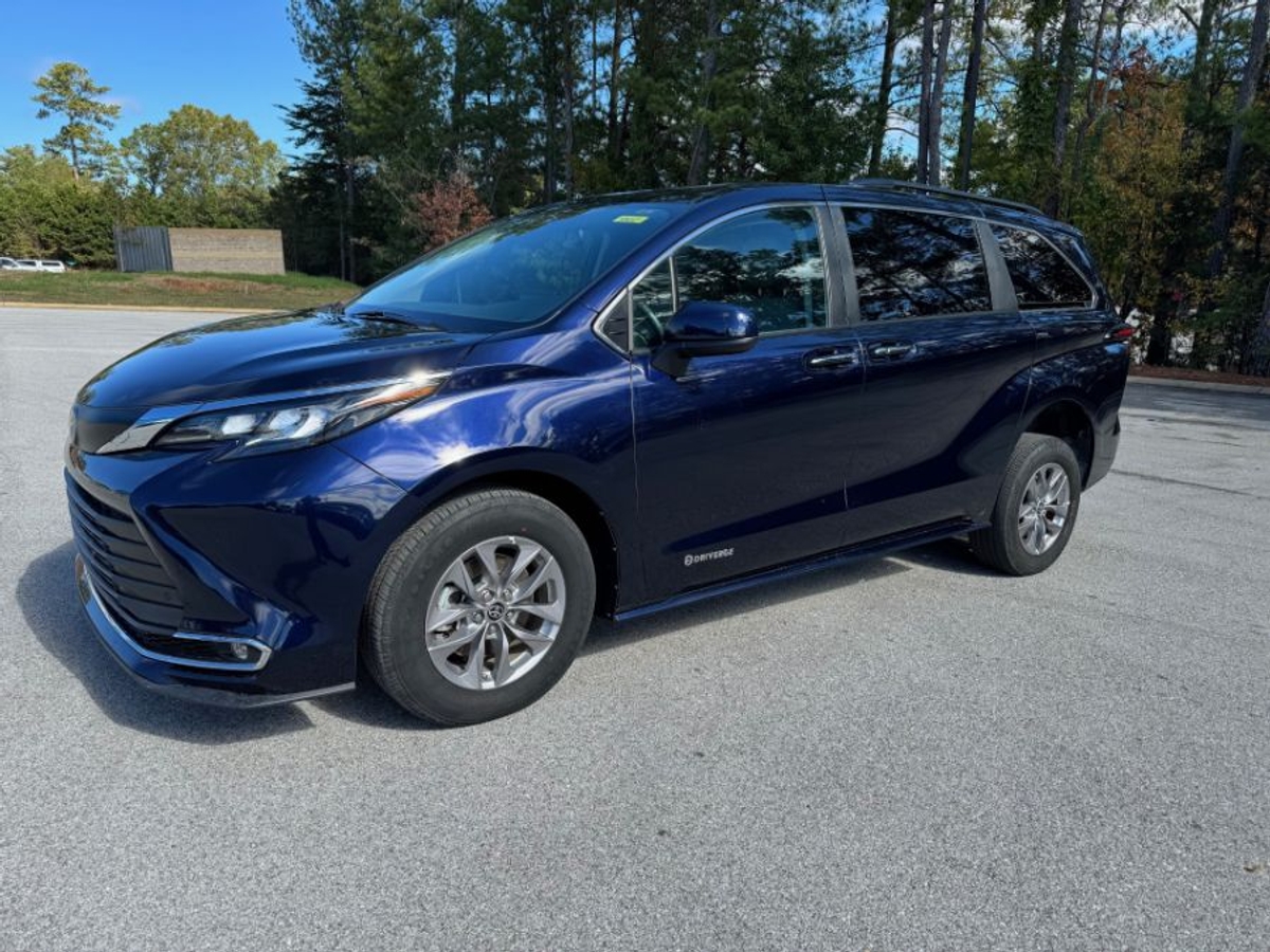 2024 TOYOTA SIENNA - Image 1