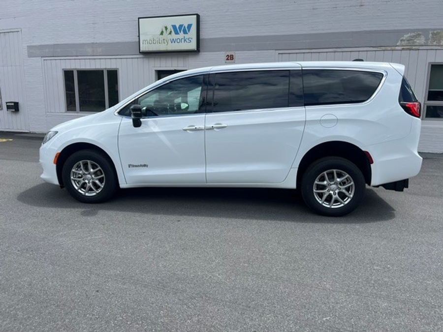 2026 Chrysler Voyager's photo